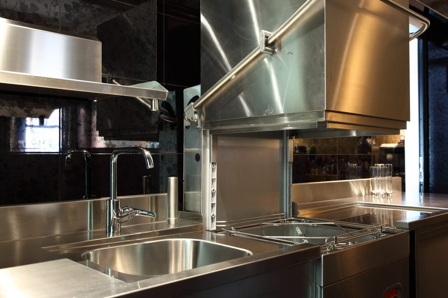 Spuelmaschine in Großkueche in der Gams in Bezau von FHE GASTRO