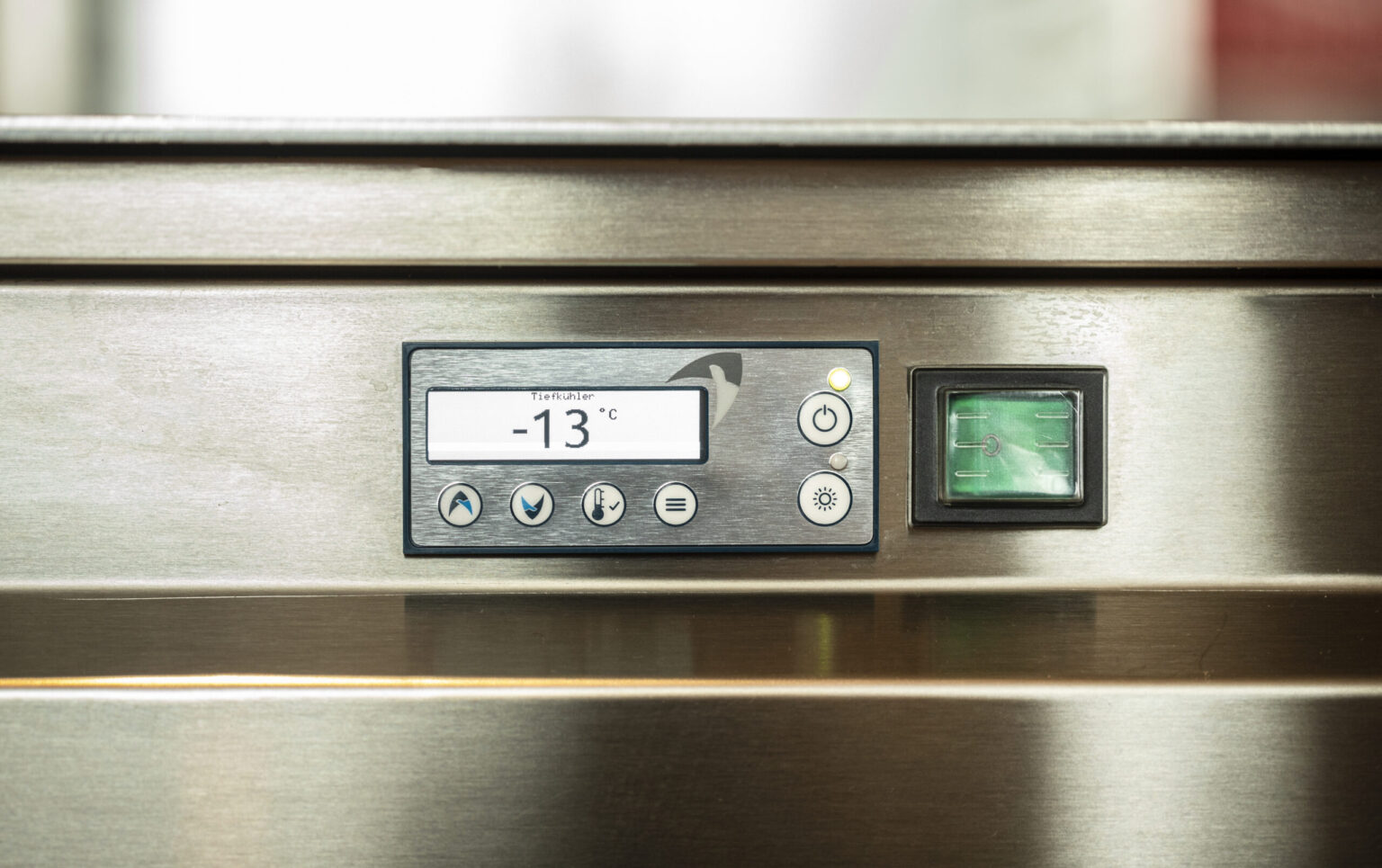 Nebelhorn Berg4 Bergrestaurant Nebelhorn Tiefkühlmöbelsteuerung von FHE GASTRO - Professionelle Tiefkühlmöbel für Bergrestaurants, ausgestattet für eine zuverlässige Kühlung auf hoher Seehöhe.